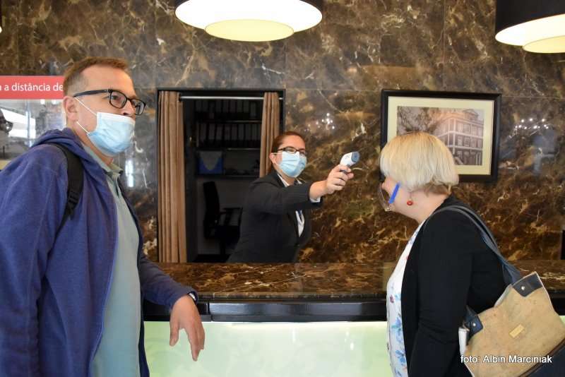 procedury Covid w transporcie i pobycie foto Albin Marciniak 16