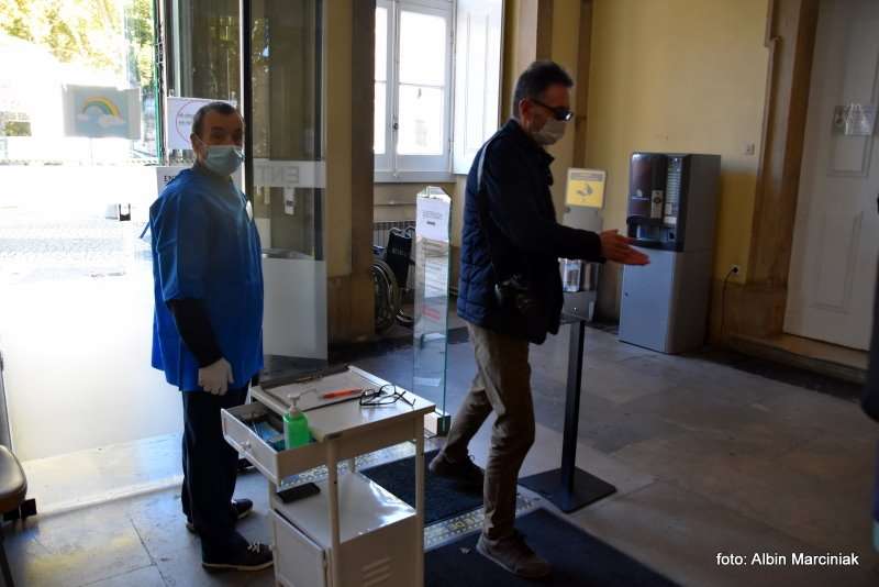 procedury Covid w transporcie i pobycie foto Albin Marciniak 17