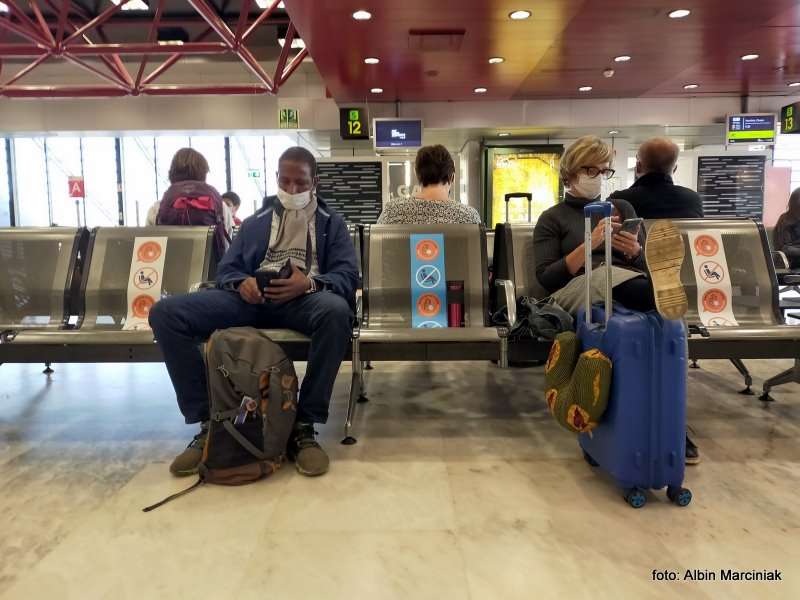 procedury Covid w transporcie i pobycie foto Albin Marciniak 8