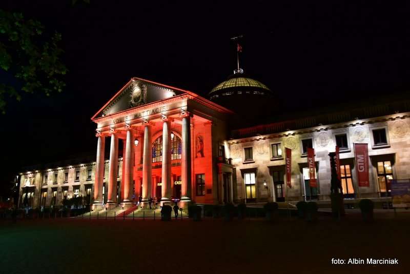 https://klubpodroznikow.com/images/EUROPA/Wiesbaden/Kurhaus_Wiesbaden_2.JPG