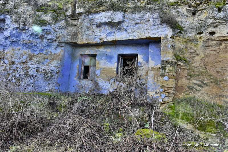 domy wykute w skale 64