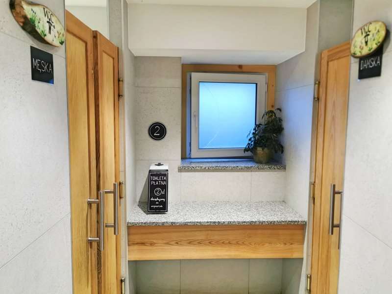 Schronisko w Dolinie Pięciu Stawów Polskich 5