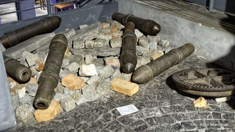 Muzeum Powstania Warszawskiego 10