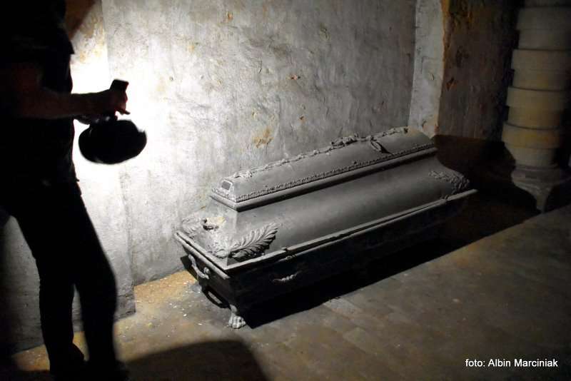 Zamek Lesna Skala w Szczytnej krypty podziemia lochy 11