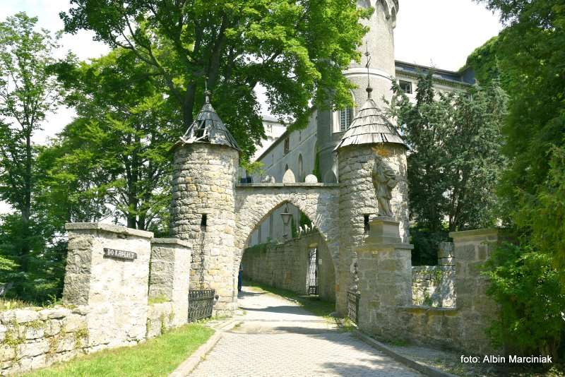 Zamek Leśna Skała w Szczytnej 36