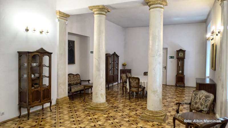 Zamek i dworek w Branicach 12