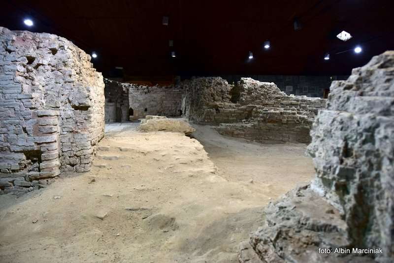Zamek w Łucku podziemia Podole Ukraina 2019 11