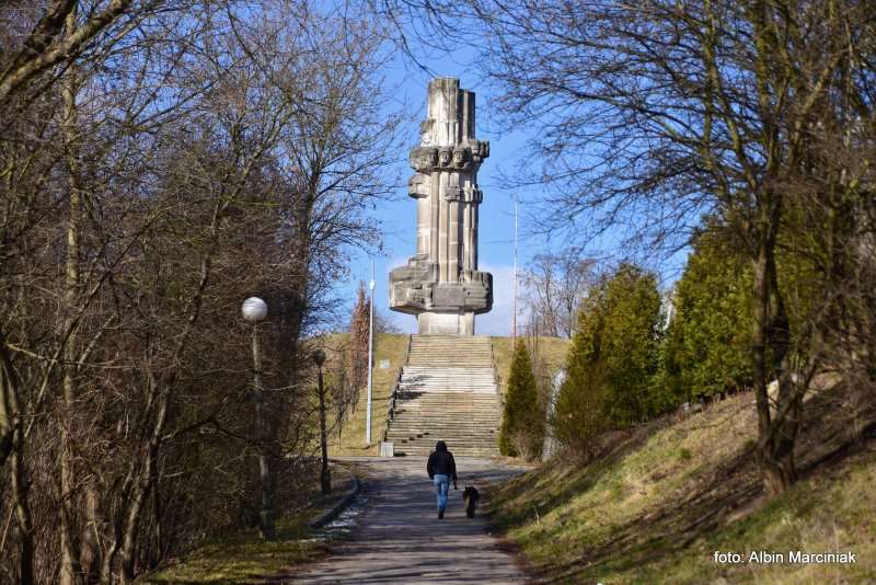 Rezerwat przyrody Kadzielnia Pomnik Bojownikow o Wyzwolenie Narodowe i Spoleczne w Kielcach 2