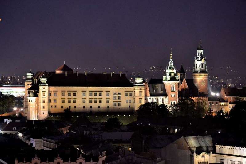 http://www.klubpodroznikow.com/images/stories/relacje/nocna_panorama_krakowa/DSC_1343.JPG